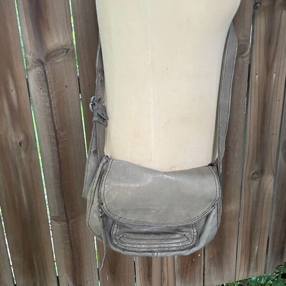 LUCKY BRAND Small STASH CROSSBODY BAG Italian Leather Taupe Gray - Picture 1 of 13